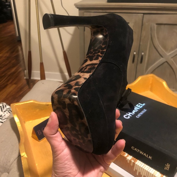 Vintage style platform Guess from Bloomingdales! - Picture 3 of 4